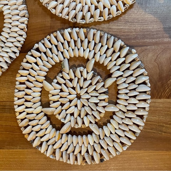 Three Vintage 9" Round Cowrie Shell Trivets Beach House Ocean Nautical - Picture 4 of 7